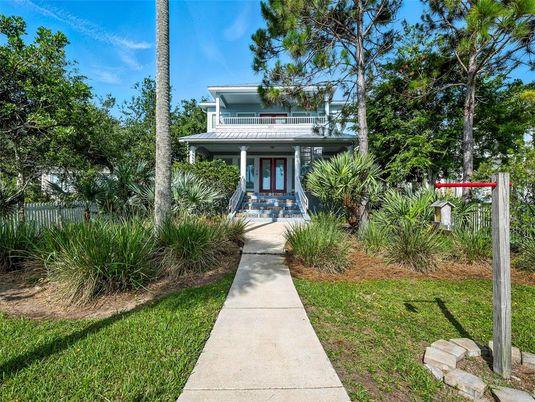 Backyard, Exterior, Facade, American Foursquare