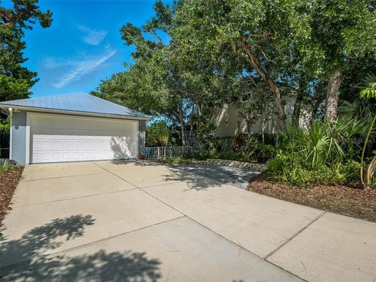 Detached Garage, Exterior