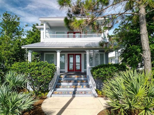 Exterior, Facade, American Foursquare
