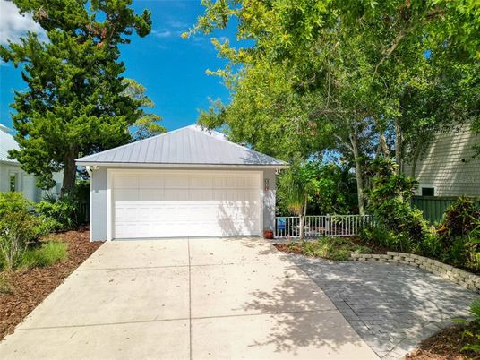 Detached Garage, Exterior