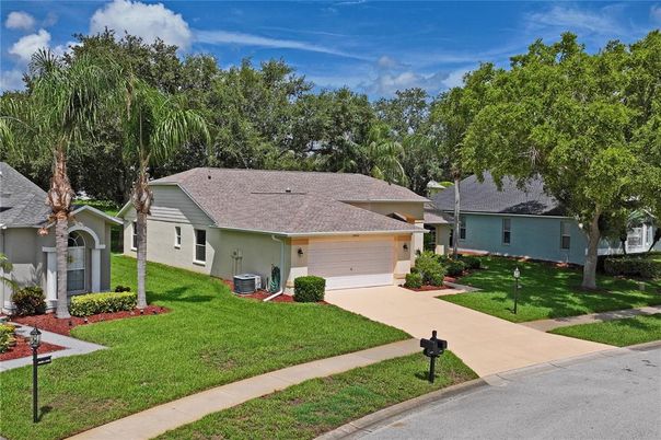 Attached, Exterior, Facade, Ranch