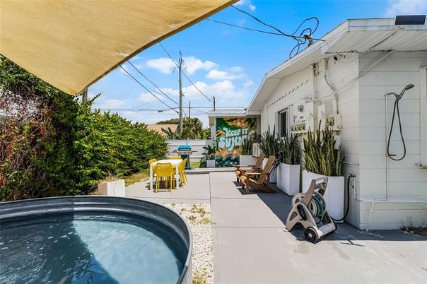 Exterior, Pool