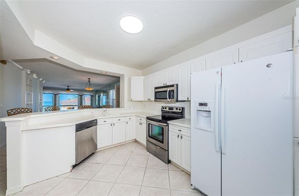 Dining room, Interior, Kitchen, Pendant Lights, Recessed Lighting, Stainless Steel Appliances