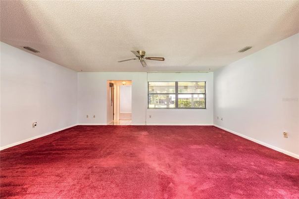 Empty room, Interior