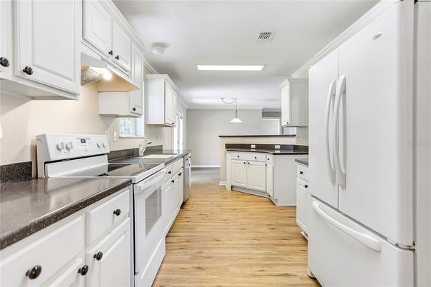 Interior, Kitchen, Pendant Lights, Wood Texture Flooring