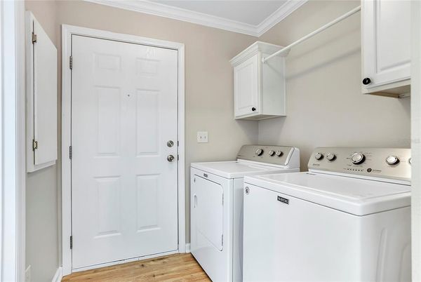 Interior, Washer, Wood Texture Flooring