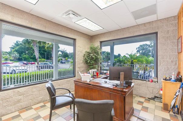 Home Office, Interior