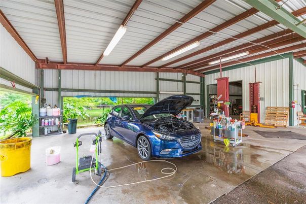 Garage, Interior