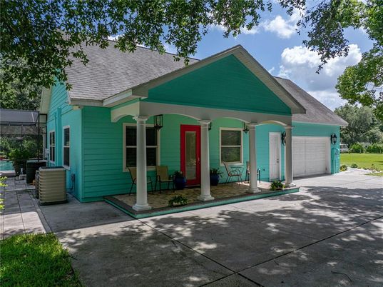 Attached, Exterior, Facade, American Craftsman