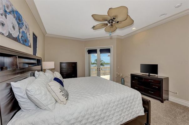 Bedroom, Interior, Recessed Lighting, Water