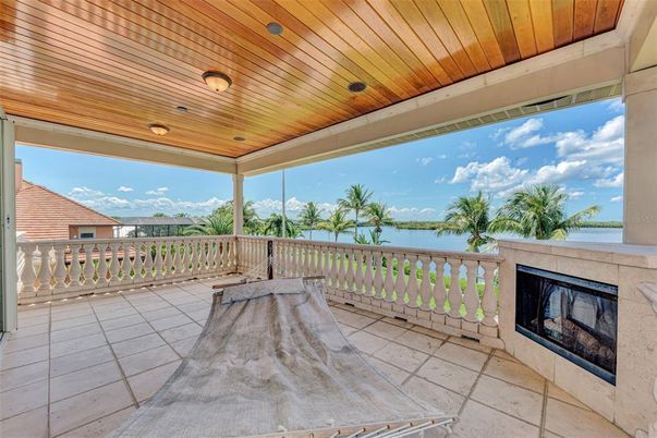 Exterior, Fireplace, Water