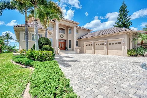 Attached, Exterior, Facade, Mediterranean