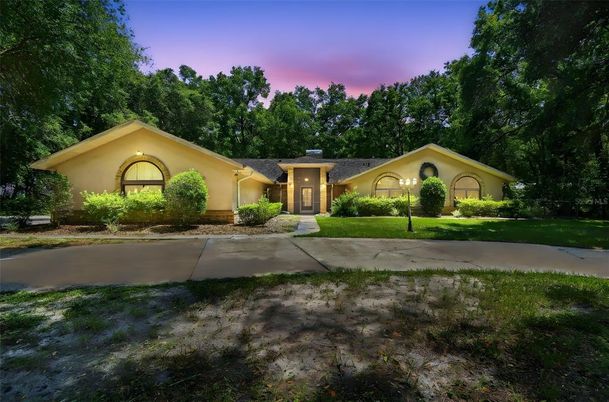 Backyard, Exterior, Facade, Ranch
