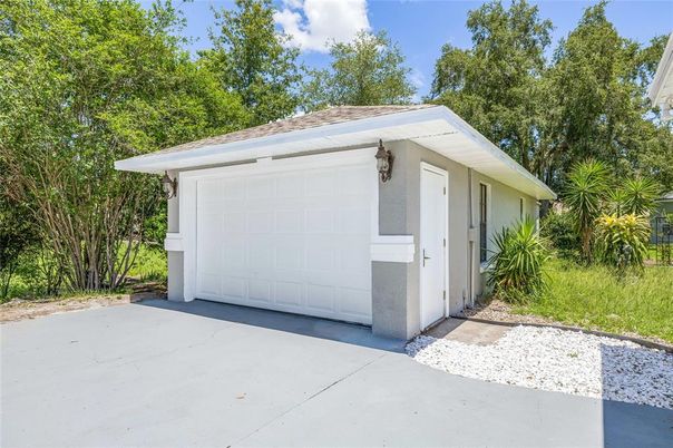 Detached Garage, Exterior