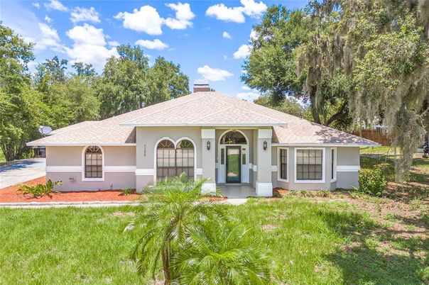Backyard, Exterior, Facade, Ranch