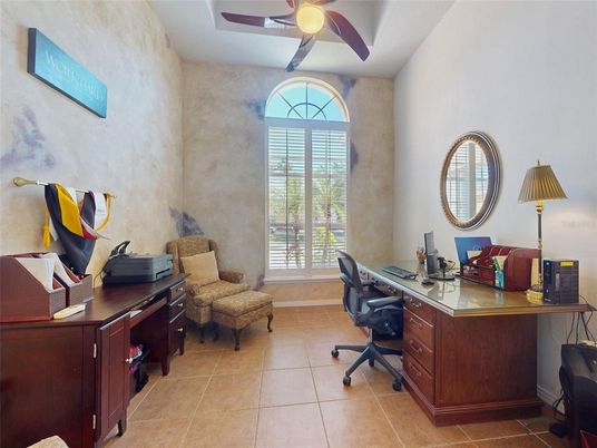 Home Office, Interior