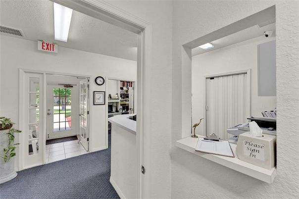 Home Office, Interior
