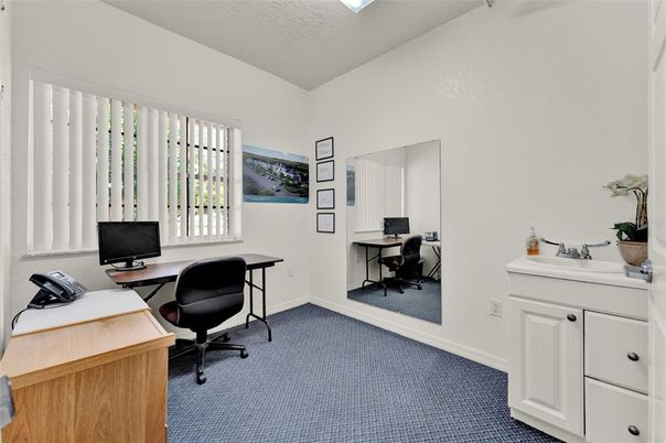 Home Office, Interior