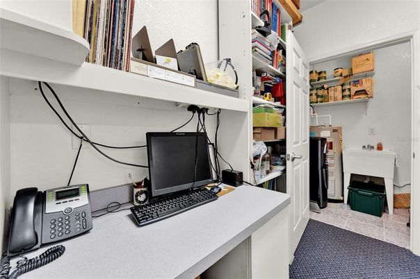 Home Office, Interior