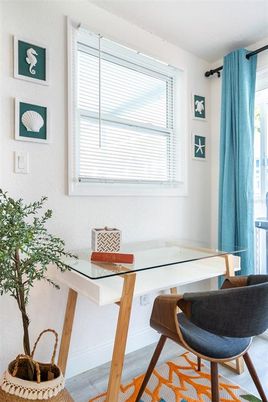 Home Office, Interior