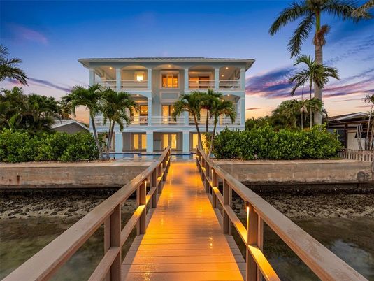 Exterior, Pool, Water