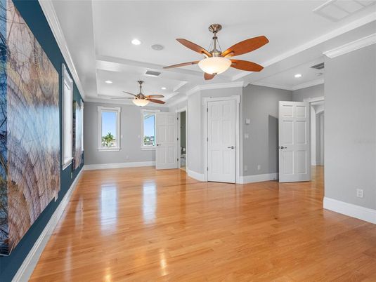 Empty room, Interior, Recessed Lighting, Wood Texture Flooring