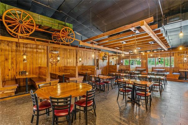 Dining room, Interior, Pendant Lights, Wooden Beams, Wooden Walls