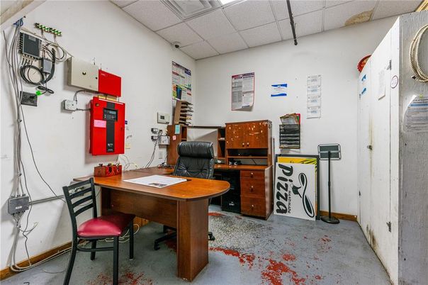 Home Office, Interior