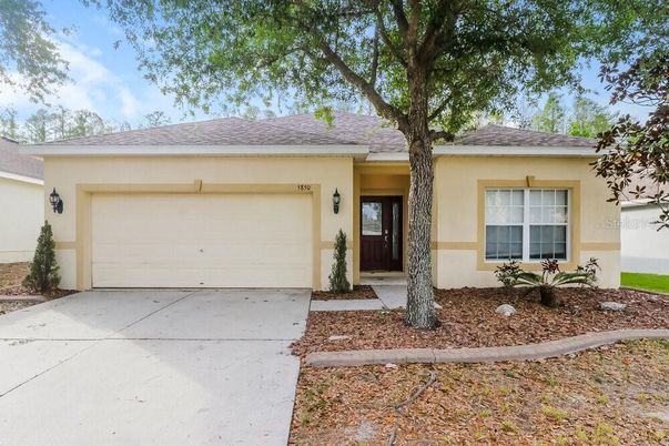 Attached, Exterior, Facade, Ranch