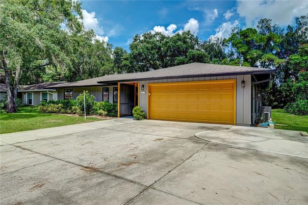 Attached, Exterior, Facade, Ranch