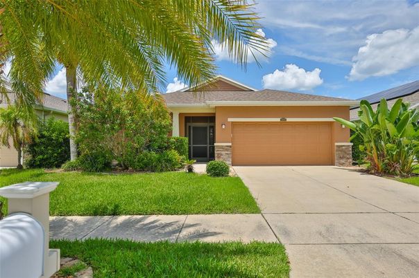 Attached, Exterior, Facade, Ranch