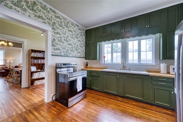 Chandelier, Dining room, Interior, Kitchen, Wood Texture Flooring