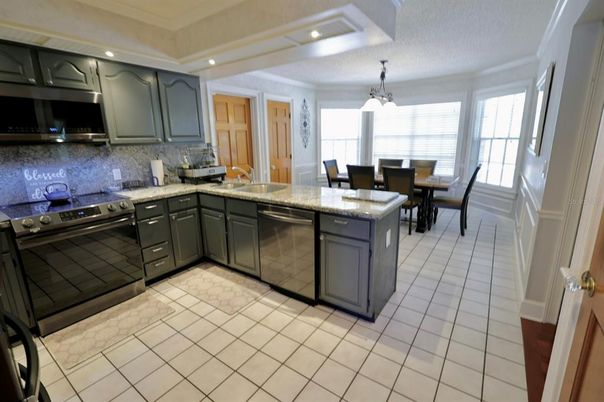 Chandelier, Dining room, Interior, Kitchen, Recessed Lighting, Stainless Steel Appliances