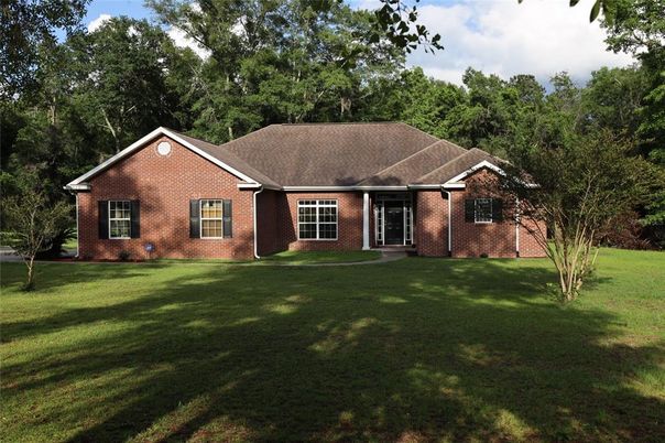 Backyard, Exterior, Facade, Brick Facade, Brick Traditional