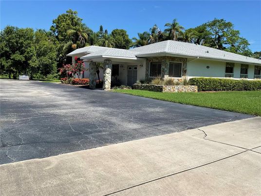 Backyard, Exterior, Facade, Ranch