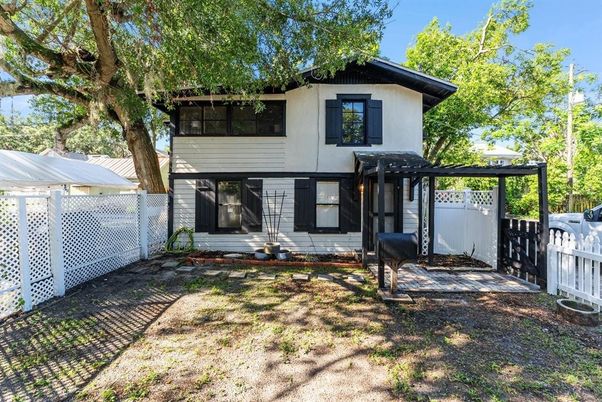 Backyard, Exterior, Facade, Modern