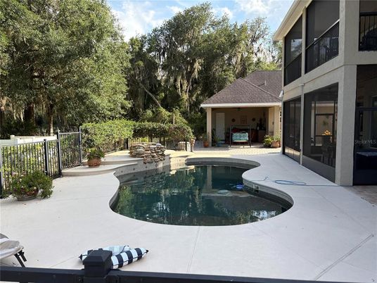 Exterior, Pool