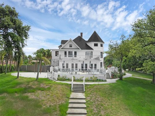 Backyard, Exterior, Facade, Queen Anne Victorian