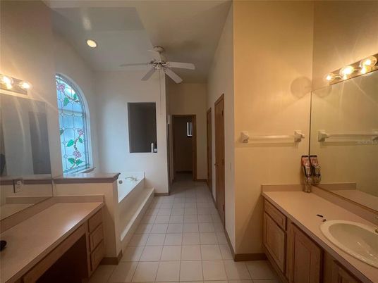 Bathroom, Dual Sink Vanities, Interior, Recessed Lighting