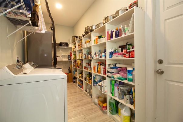 Interior, Recessed Lighting, Washer, Wood Texture Flooring