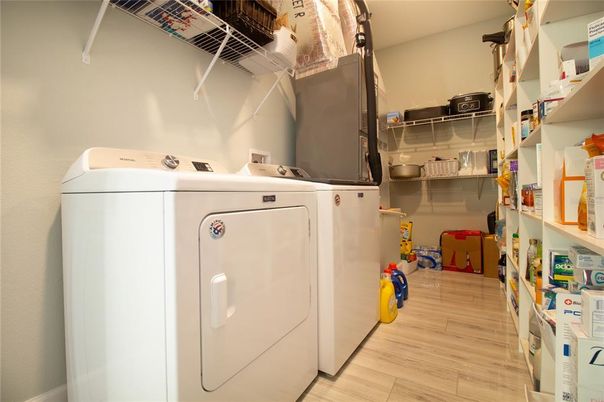 Interior, Washer, Wood Texture Flooring
