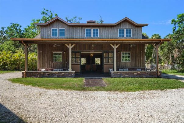 Exterior, Facade, Farmhouse
