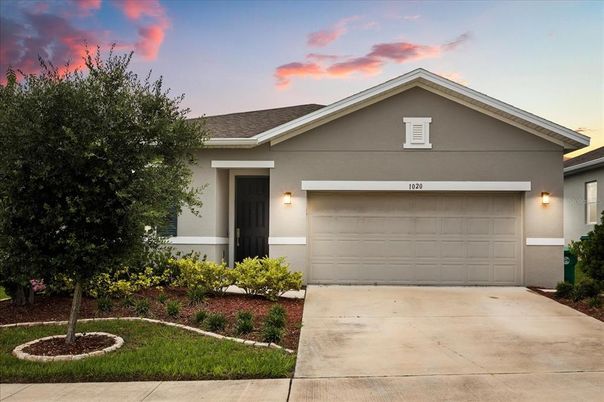 Attached, Exterior, Facade, American Craftsman
