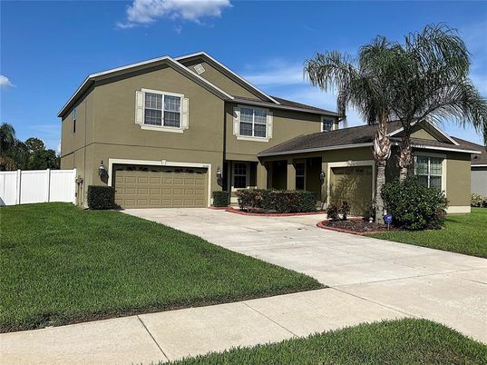 Attached, Exterior, Facade, American Craftsman