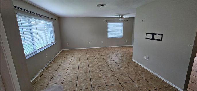 Empty room, Interior