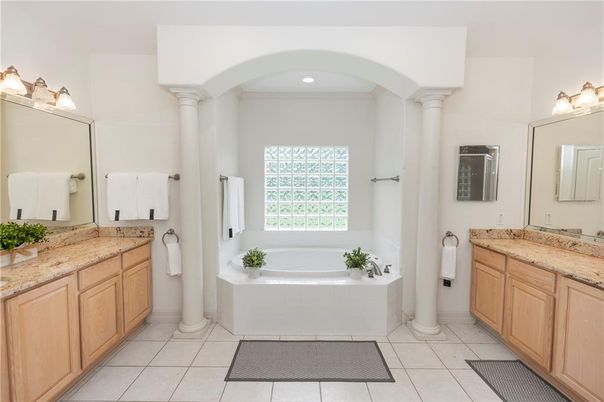 Bathroom, Dual Sink Vanities, Interior, Recessed Lighting