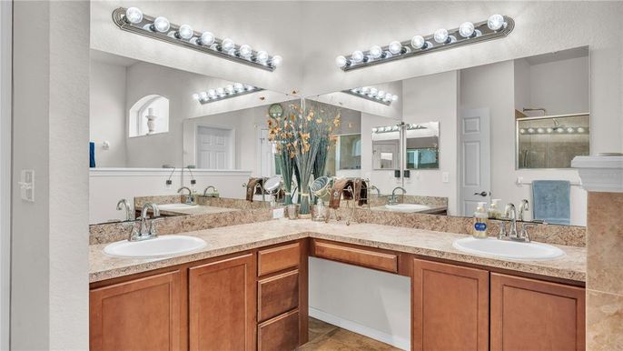 Bathroom, Dual Sink Vanities, Interior