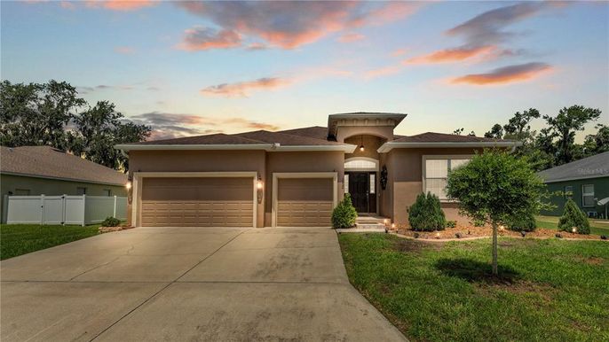 Attached, Exterior, Facade, Modern