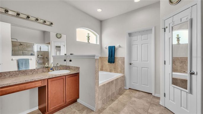 Bathroom, Dual Sink Vanities, Interior, Recessed Lighting