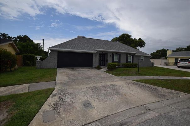 Attached, Exterior, Facade, Ranch